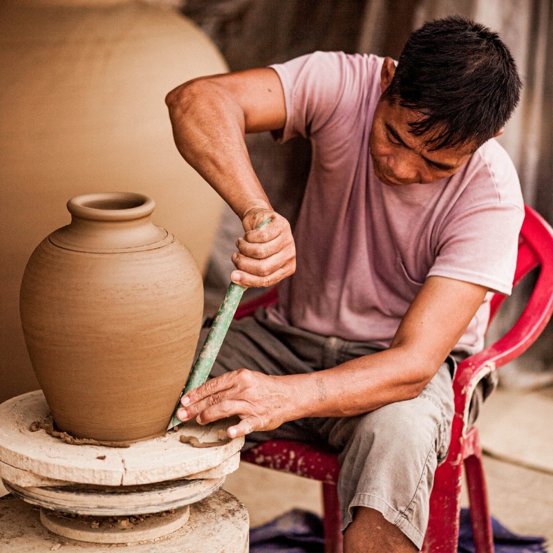 Những sản phẩm nổi tiếng và độc đáo nào được tạo ra từ làng gốm?