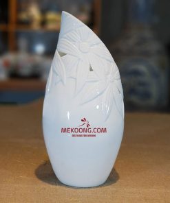 Lọ hoa sứ trắng Bát Tràng họa tiết nổi in logo Mekoong