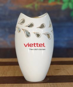 Lọ hoa sứ trắng Bát Tràng in logo Viettel