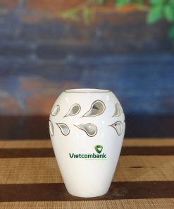 Lọ hoa sứ trắng Bát Tràng vẽ vàng in logo Vietcombank
