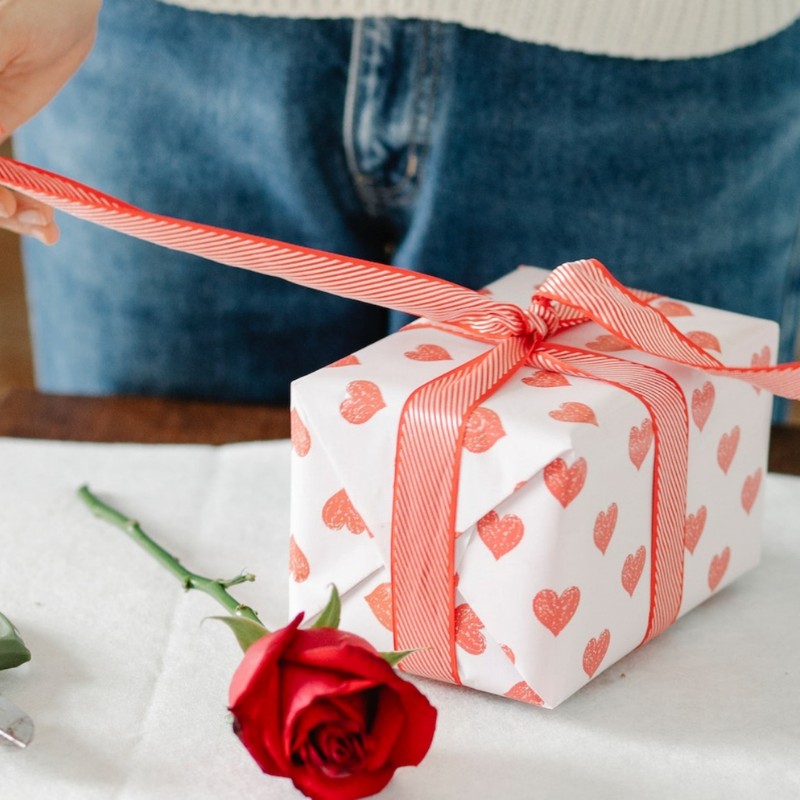 30+ gợi ý quà tặng cực ý nghĩa chồng yêu