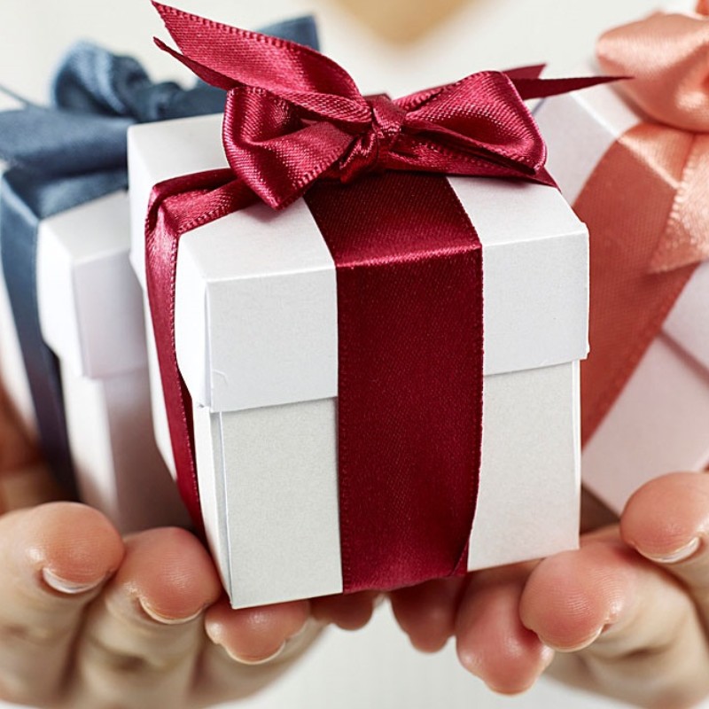 Top 20+ món quà tặng doanh nghiệp cuối năm cực tinh tế và ý nghĩa